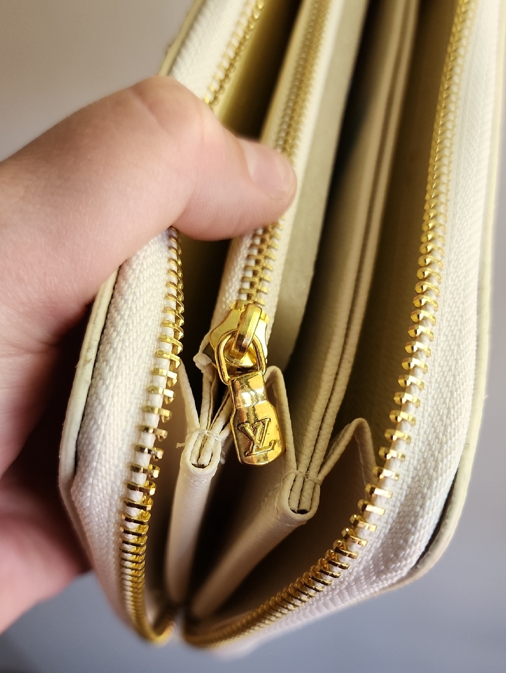 NWOT! "Louis Vuitton" Zippy Wallet ๐ - Picture 10 of 16